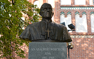 Pomnik ks. Wojciecha Zinka już stoi, ale zbiórka funduszy trwa